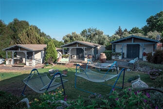 בקתות עץ אלון