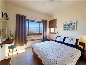 מול הכנרת אצל יערה