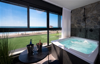 מבנים בים סוויטות אירוח